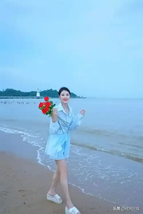 高颜值美女来袭笑容甜美,温柔又大方