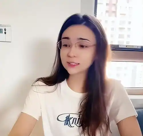 俄罗斯美女与吉林小伙网恋,奔现0彩礼闪婚,为亲妈征婚中国大叔