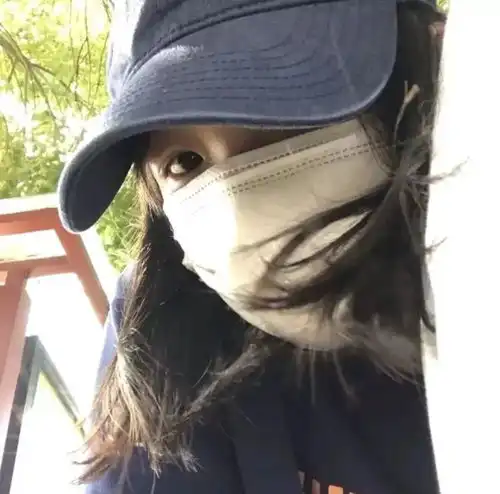女生头像花是会沿路盛开的