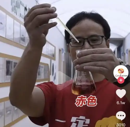 河南老师穿旗袍为学生打气,男老师出场的瞬间,全场瞬间沸腾