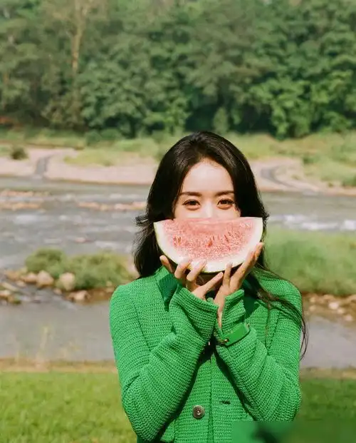 赵丽颖离婚后更少女了一身绿衣仙踪裙,简直美到爆