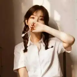 女生换了个成熟的头像大