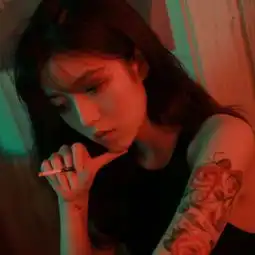 女头纯欲风头像高冷伤感