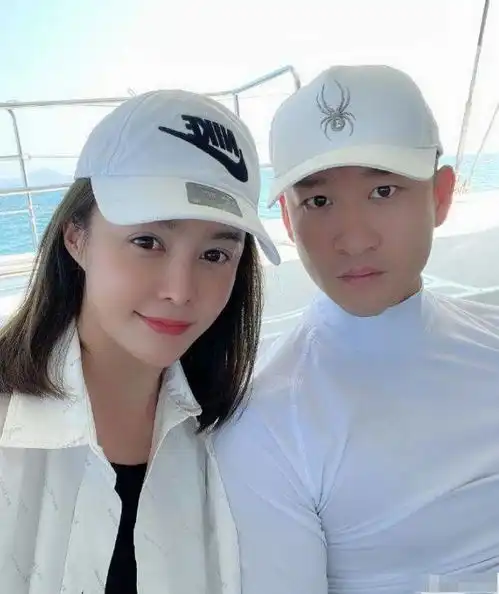 曹云金前妻新更动态,欢脱跳舞心情愉悦,不受前夫官宣恋情影响