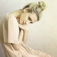 欧美美女头像唯美气质风中我漫步的走着图片浏览