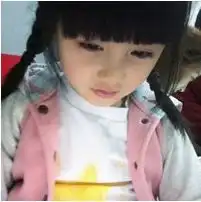 这个小女孩是谁,娃娃脸的女孩,很多人用她做头像,求名字