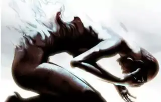 我养着男友,他却挖我祖坟