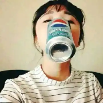 q友网热门女生头像吸烟
