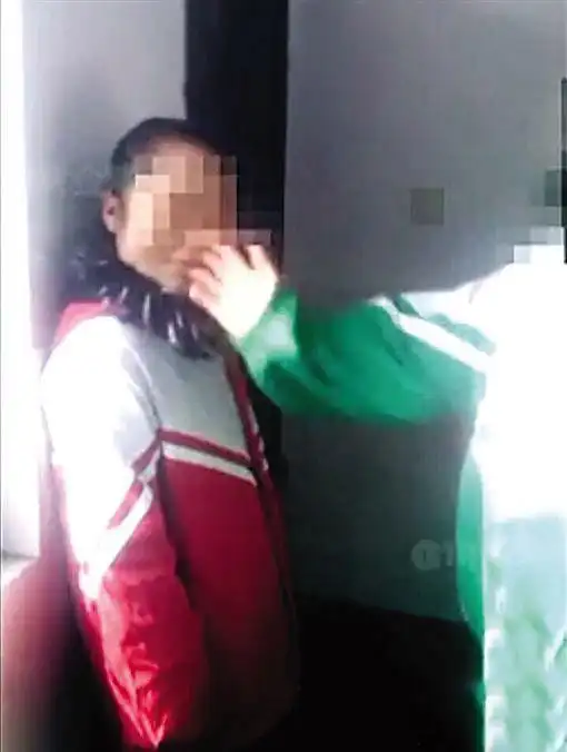 女生未穿校裤遭轮番掌掴事件