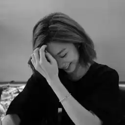 女生头像黑白侧脸短发那