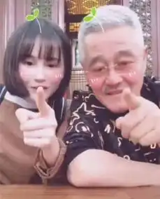 赵本山女儿公布恋情,不是mc天佑网友本山叔女儿一张图一张脸