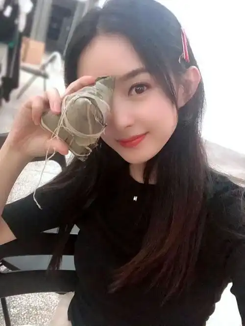 赵丽颖端午营业照惊艳全网,网友这就是盛世美颜吗
