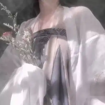 女生真人版头像不露脸成