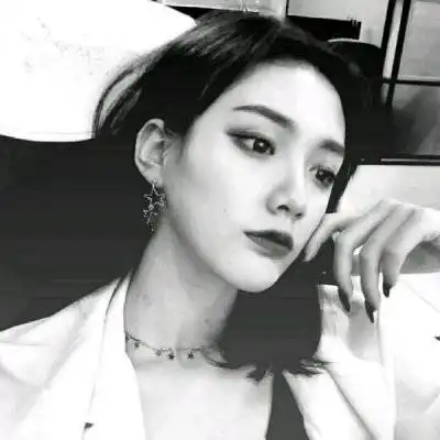 伤心女生头像高冷黑白短