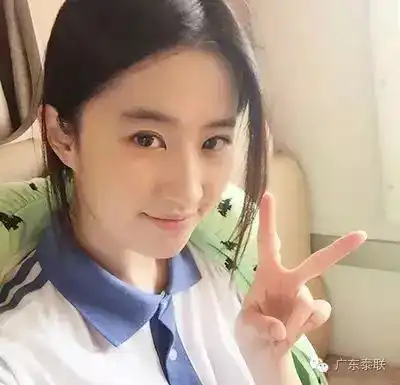 终于知道美女明星为什么敢晒素颜了