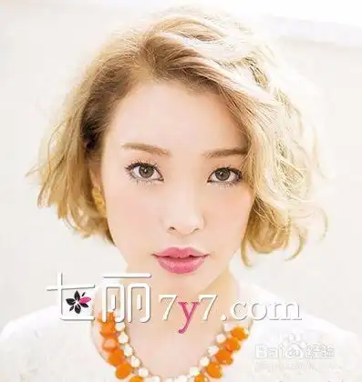 适合圆脸女生的短发烫发发型