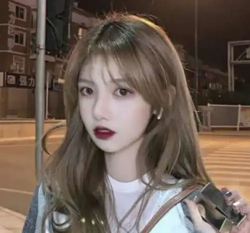 全网超火治愈女生头像白色恋人