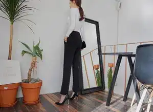 戈蔓婷女装简单的黑白装扮打造职场女性的高级感