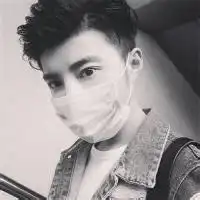 男生戴口罩黑白头像