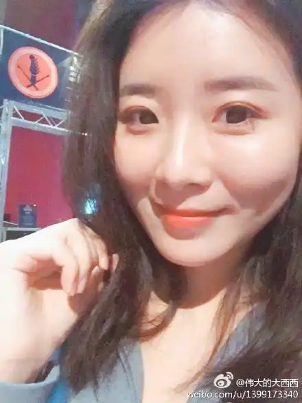 微软小冰头像那个女孩是谁