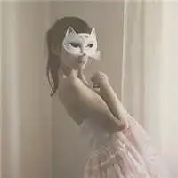 动漫女生头像戴面具戴面具的动漫黑白女生头像