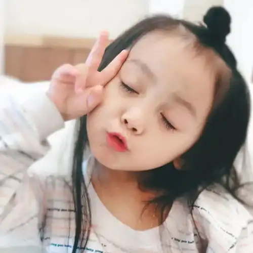 搞怪头像女小孩郑恺秒