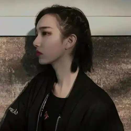 女生头像黑白侧脸短发苦
