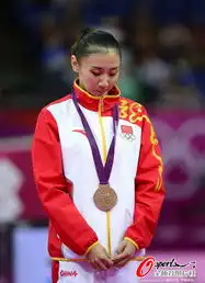 女生头像伤心落泪卫冕