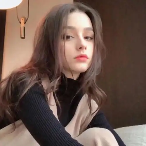 冷艳欧美女头你十九岁时很美,但不是你美,是十九岁美