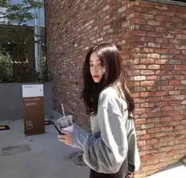 美女欣赏运动系清纯美女图片