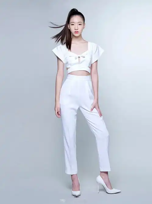 小s为大女儿庆祝16岁生日,许曦文说没有谈恋爱,被发现会被赶出家门
