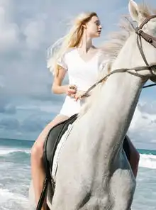 这个96年的俄罗斯仙女超模,不仅颜值逆天,还能帅你一脸