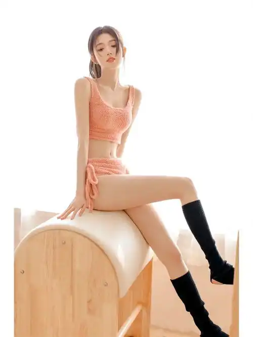 人像写真好身材美女,粉色瑜伽服