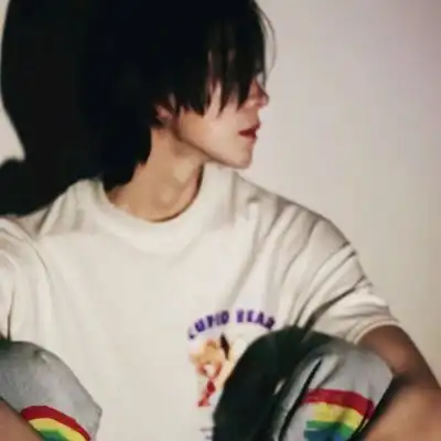 男生黑白灰色头像