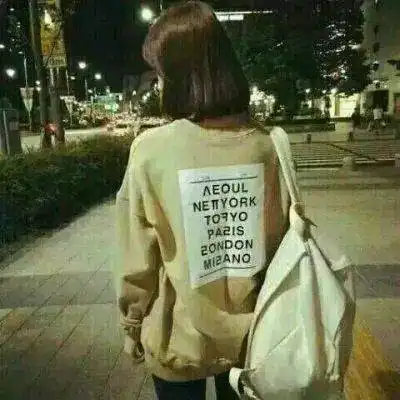 女生头像霸气背影坐地个