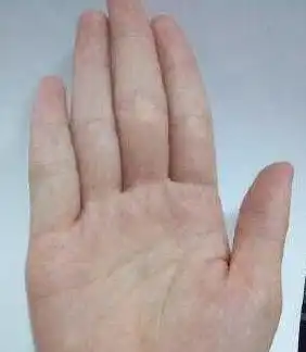 这个地方短的女人,福运财运都不旺,一辈子奔波劳碌