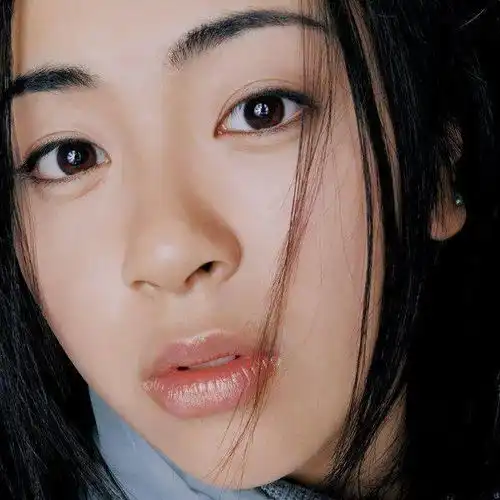 16岁女孩打败王菲,成为亚洲最赚钱艺人她一开口,就成了神话