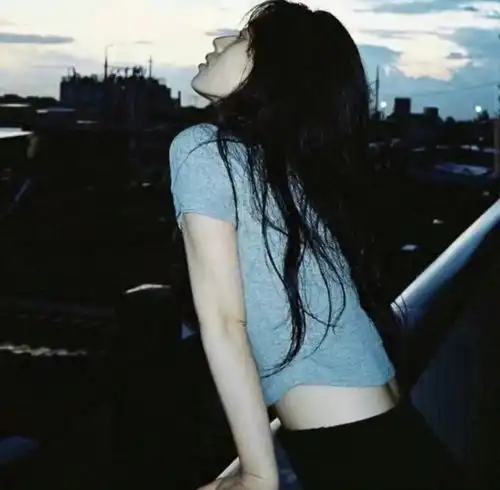 氛围感女头爱会来的在对的时候