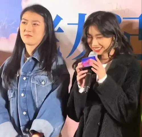冯小刚养女晒度假照,56岁徐帆素颜出镜,为徐朵买口红香水好大方