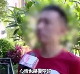 2岁女童被狗绳绊倒拖行两米,母亲拼命制止却被狗主人暴打