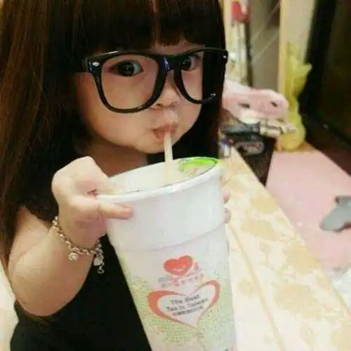 求这位小女孩的名字