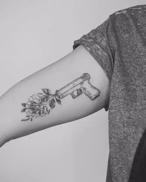 别对纹身有偏见90后美女纹身师在身体上作画,惊艳众人