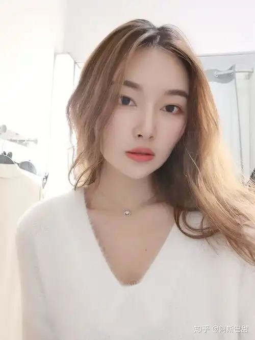 高中时素颜就好看的女生长大化妆后岂不是逆天吗