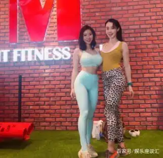 搞笑gif小姐姐,你加油而已,怎么兴奋的像中奖一样