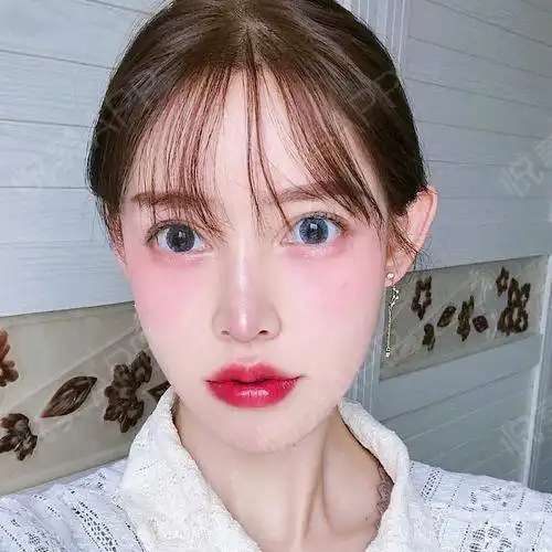这次去拍平面的主题很跳,是从小女生到成熟女性的切换...垫鼻尖悦美整形