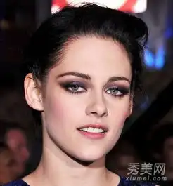 女生头像黑白侧脸短发克