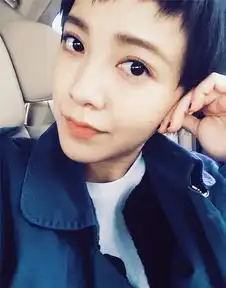 郭采洁这个girl一旦帅起来,还真没权志龙什么事