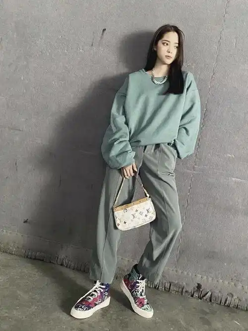 卫衣的8种穿搭方法,照这样穿再简单的款式也能穿出高级感