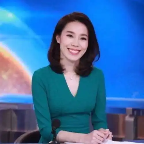 龙年微信头像女主持人