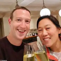 扎克伯格在豪宅接受采访,透露与妻子爱情保鲜秘诀